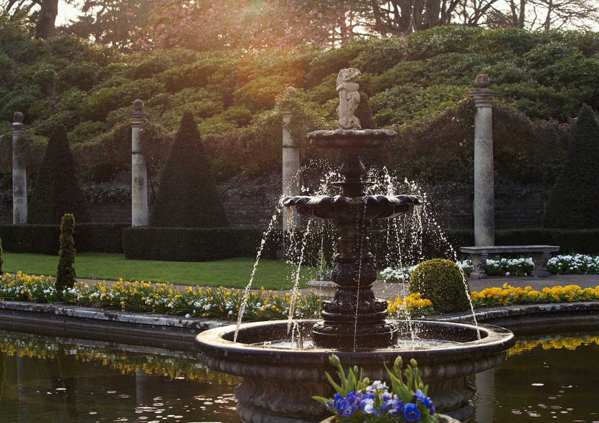 fountain in Italian villa garden